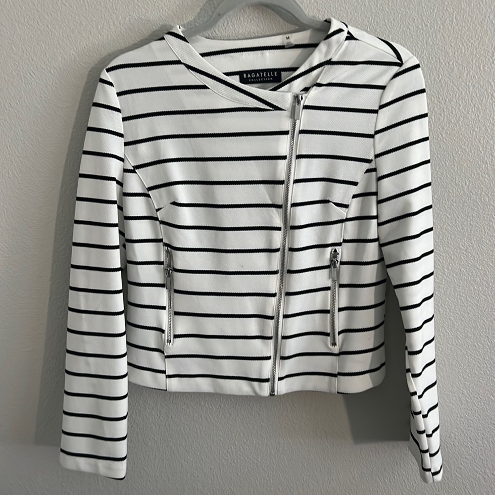 Bagatelle women’s medium sport jacket black and white